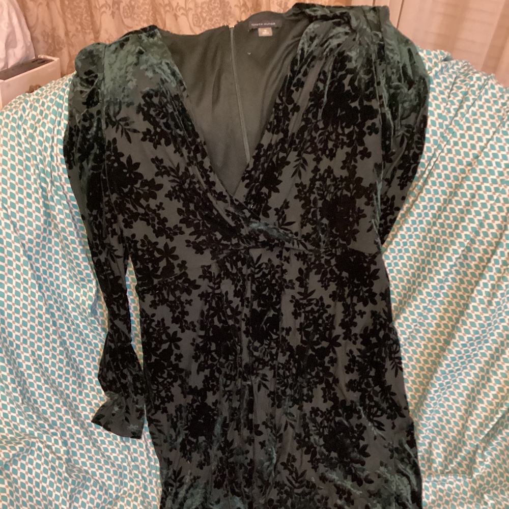 Beautiful Tommy Hilfiger DARK green cut floral velvet dress